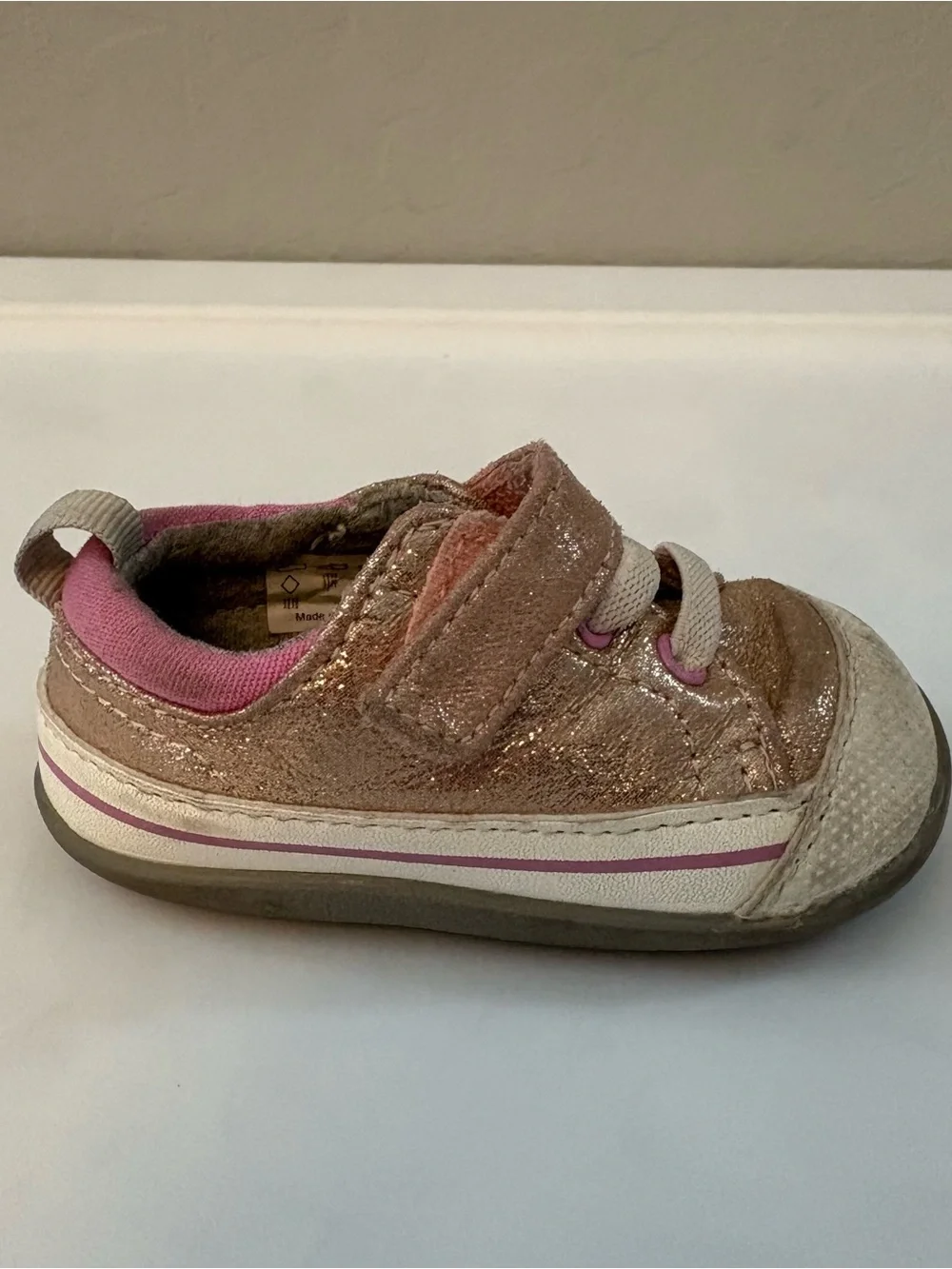 See Kai Run Baby Girls' Stevie II INF shimmer rose gold Sneakers size 4